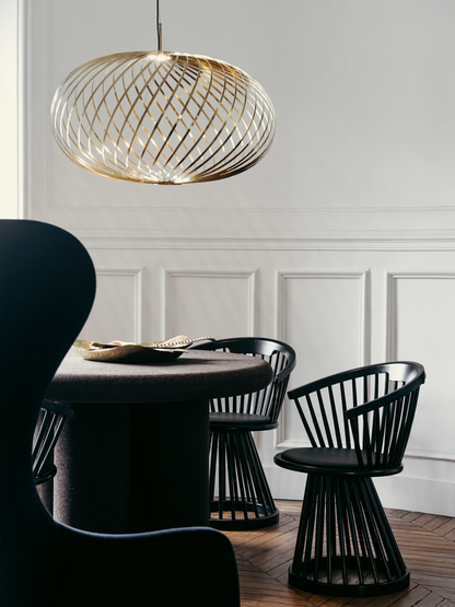 Flexible Spring Pendelleuchte aus Edelstahl mit Messing Finish von Tom Dixon, offen expandiert in dynamischer Lichtform mit LED Lichtquelle