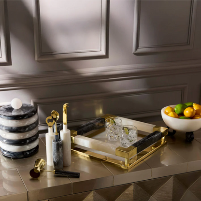 Elegantes Wohnaccessoire: Jonathan Adler Tablett mit glänzendem Finish