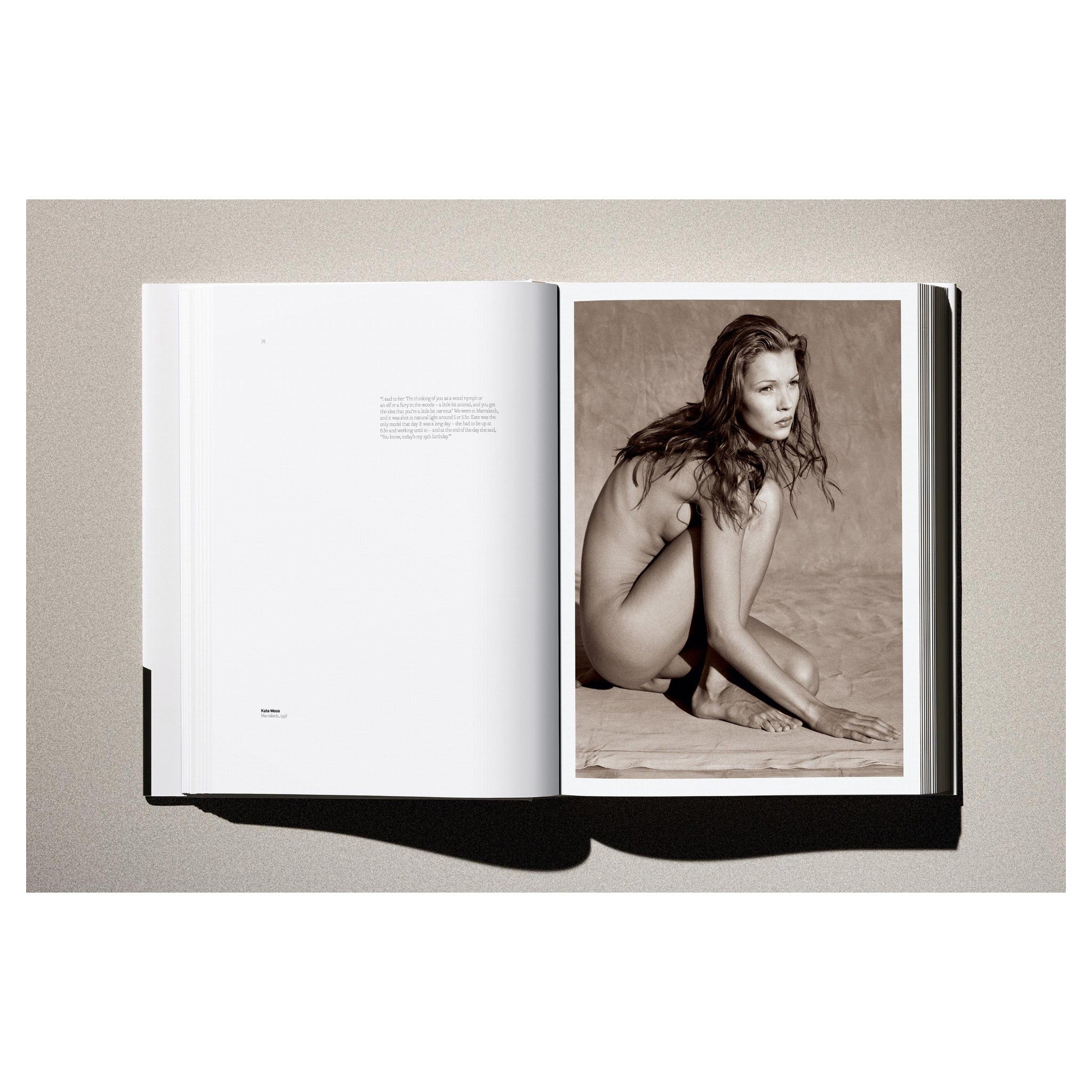 Nahaufnahme des Schubers von „Albert Watson. Kaos“.