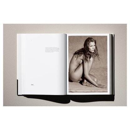 Nahaufnahme des Schubers von „Albert Watson. Kaos“.