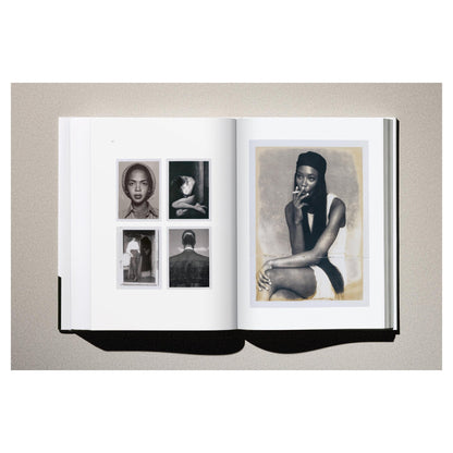 Architekturähnliche Anordnung des Buches für Produktfoto.