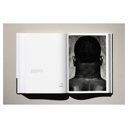 Präsentation des Art Editions Covers aus der Serie „Kaos“.