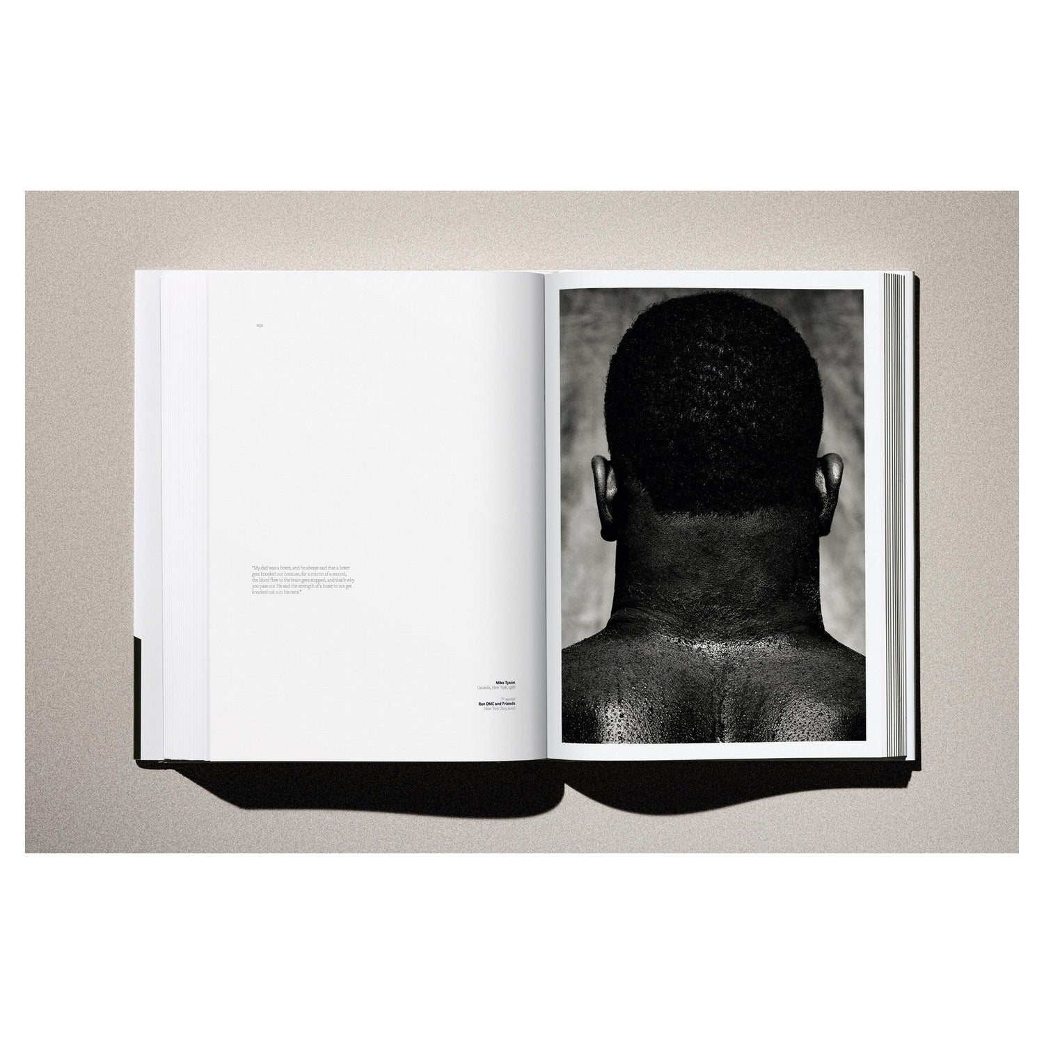 Präsentation des Art Editions Covers aus der Serie „Kaos“.