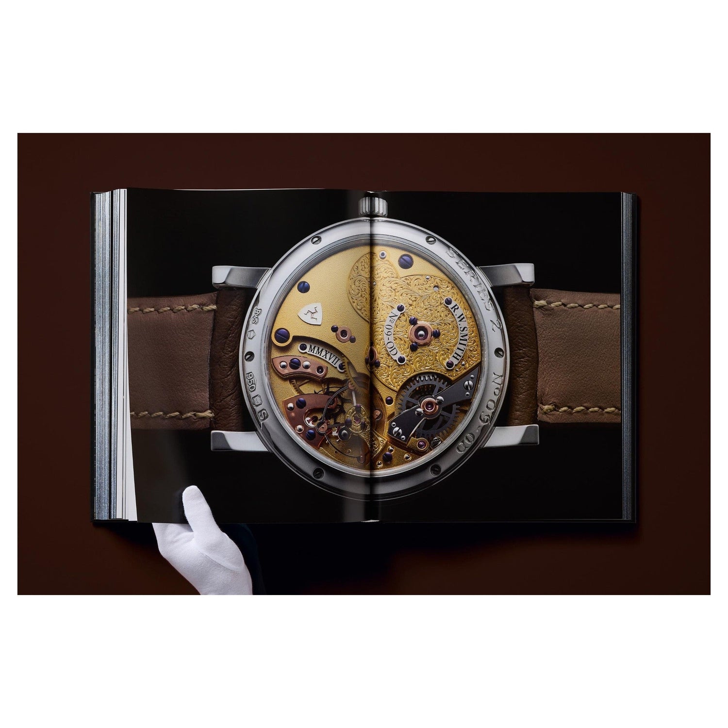 Die Collector’s Edition im edlen Leder-Schuber seitlich arrangiert.