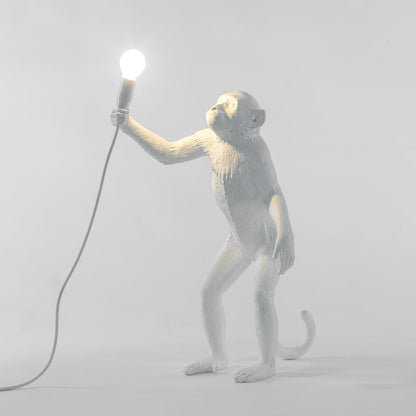 Stehender Affe als Tischlampe