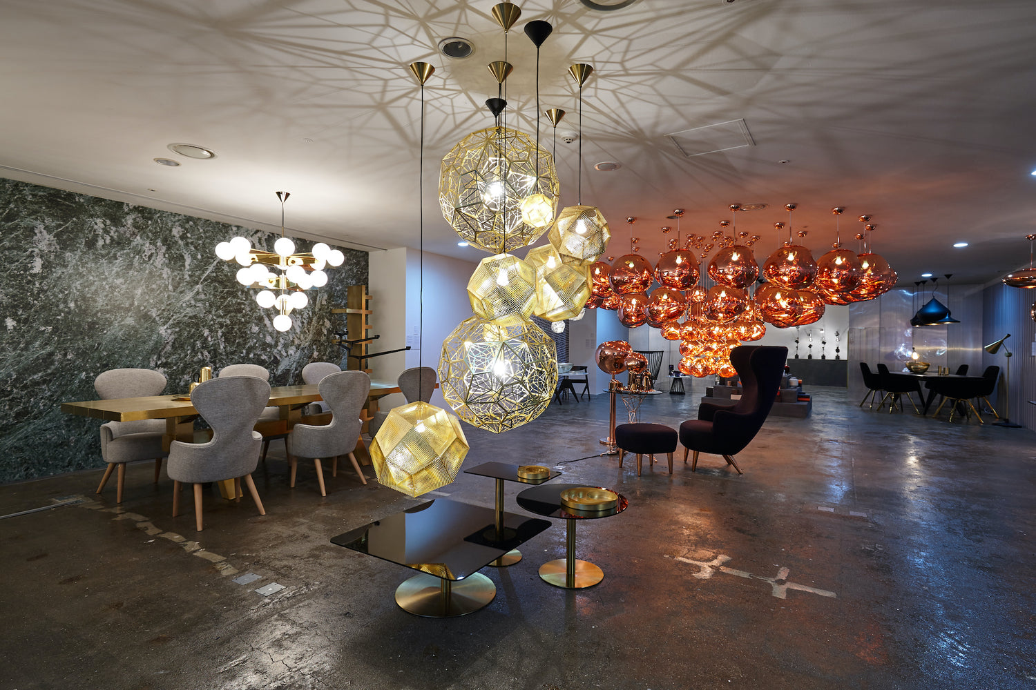 Tom Dixon Ausstellung Möbel - Wohnzimmer und Essbereich