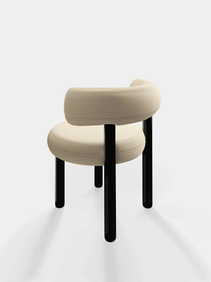 Weißer designerstuhl für das Wohnzimmer