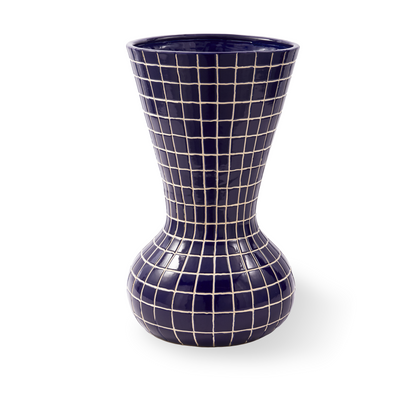 Große HAMAM VASE in Dunkelblau mit handbemaltem Karomuster.