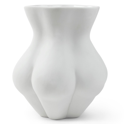 Skulpturale KIKI’S DERRIÈRE VASE aus weißem Porzellan.